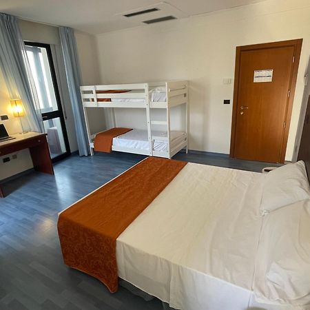 Hotel Sirena - B&B Cesenatico Kültér fotó