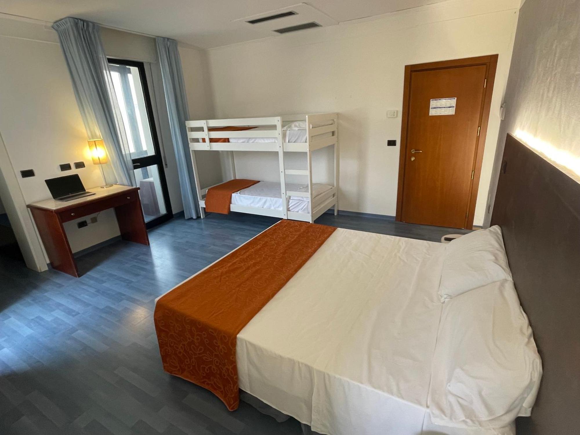 Hotel Sirena - B&B Cesenatico Kültér fotó